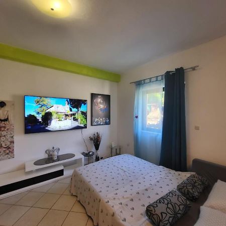 Apartments Pula With Private Parking Self Check In ภายนอก รูปภาพ