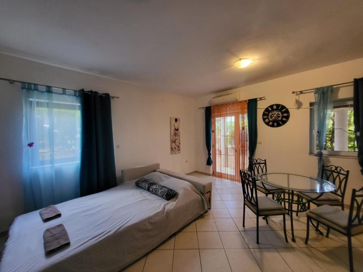 Apartments Pula With Private Parking Self Check In ภายนอก รูปภาพ