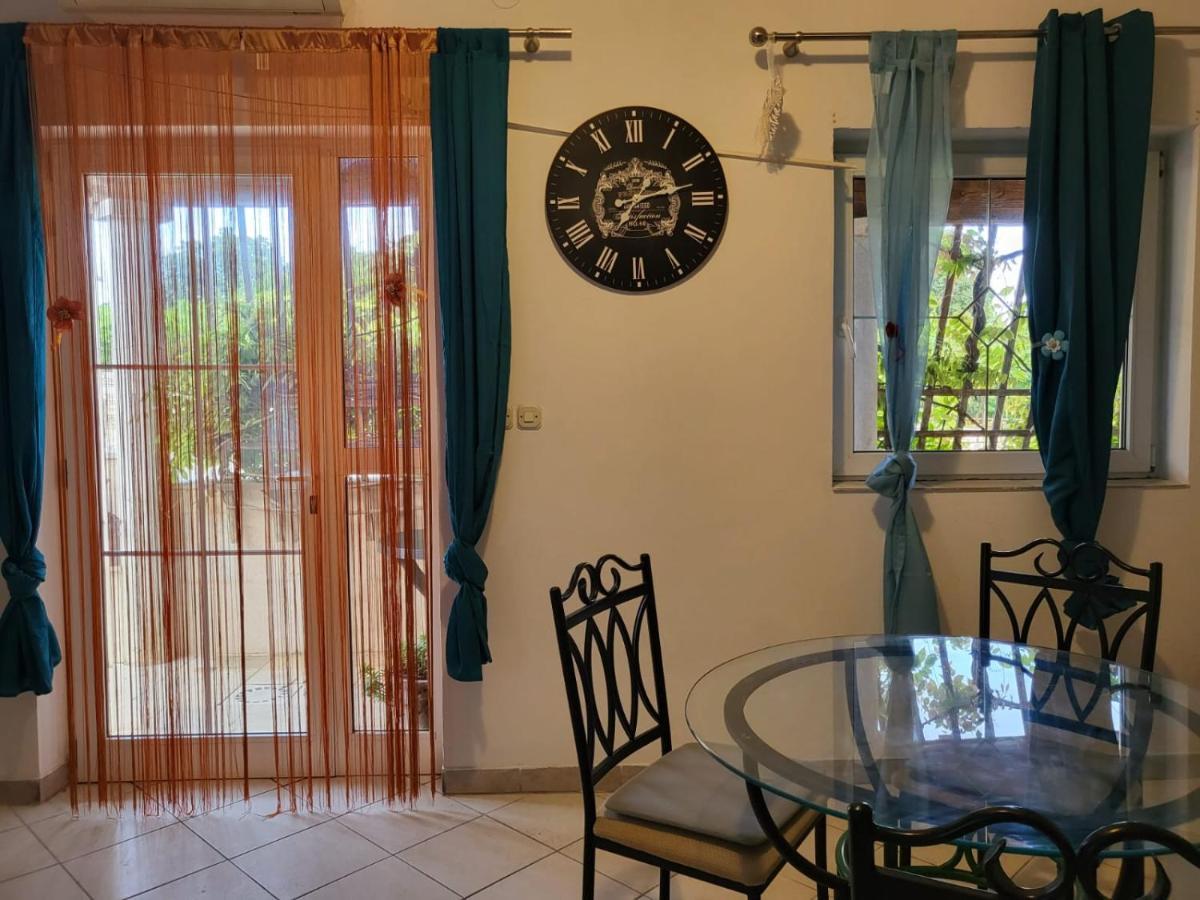 Apartments Pula With Private Parking Self Check In ภายนอก รูปภาพ